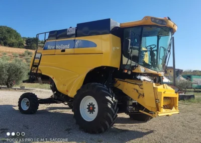 Mietitrebbia Usata New Holland CL 560 (007)