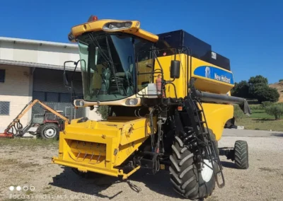 Mietitrebbia Usata New Holland CL 560 (007)