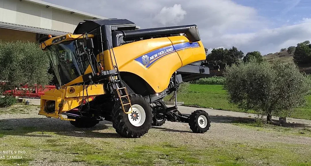 Mietitrebbia Usata New Holland CX 5090 (002)