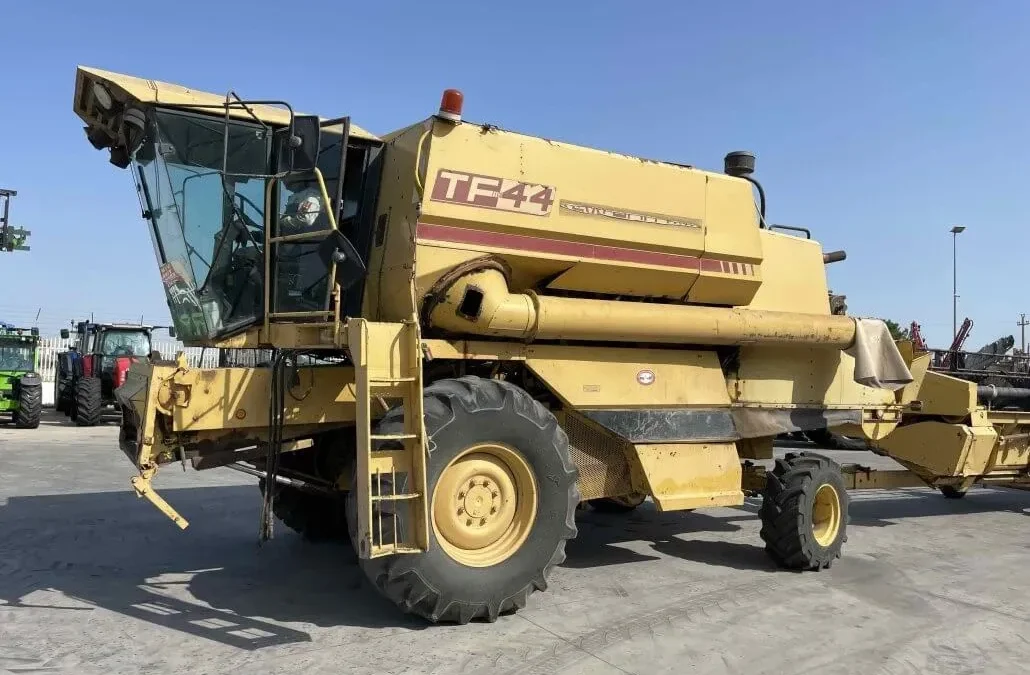 Mietitrebbia Usata New Holland TF44 (024)