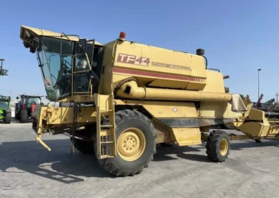 Mietitrebbia Usata New Holland TF44 (024)